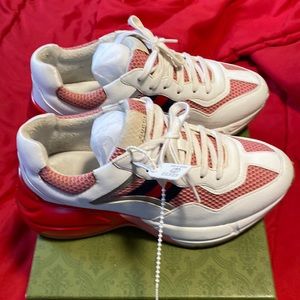 GUCCI RYTHON SNEAKER IN WHITE PINK AND NAVY